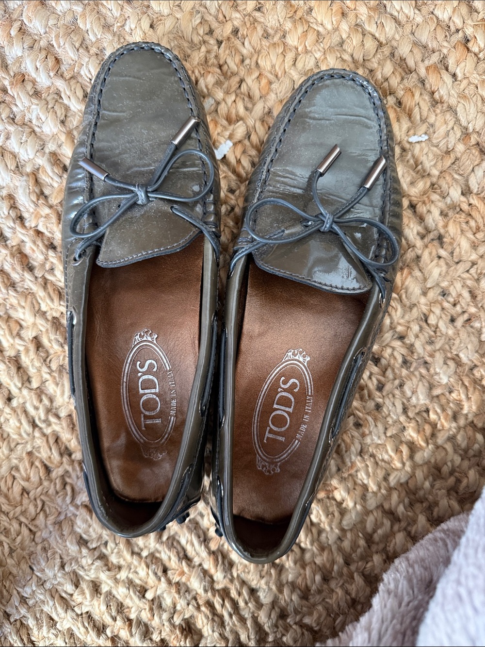 TOD'S Glossy Leather Bow-Front Driving Loafers